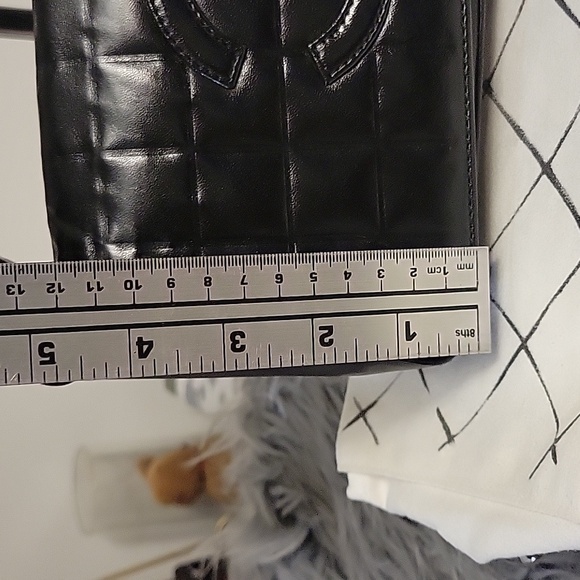 CHANEL choco bar baguette black leather shoulder bag - Picture 13 of 17